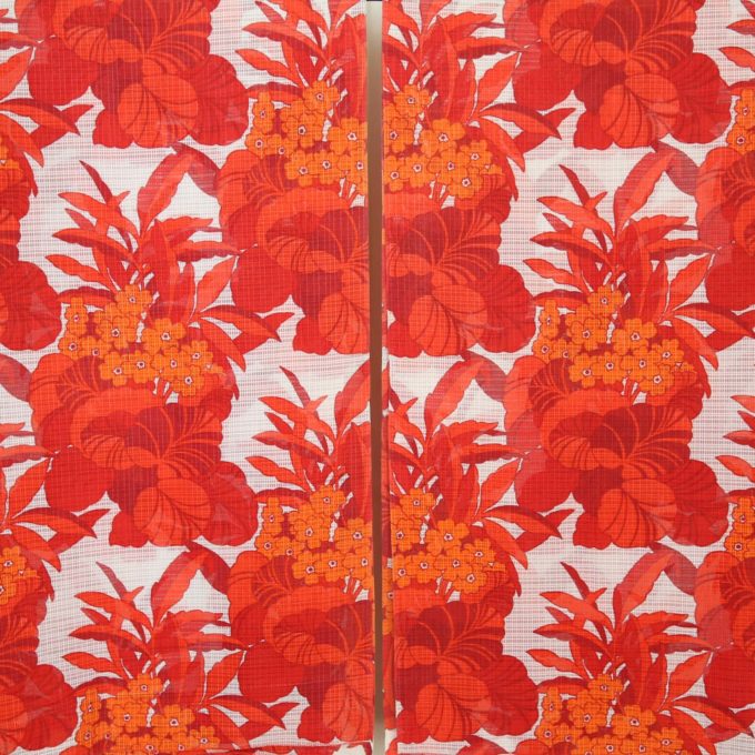 nagumuiste retro vintage kodusisustus tekstiil lilleline geomeertiline kardinad