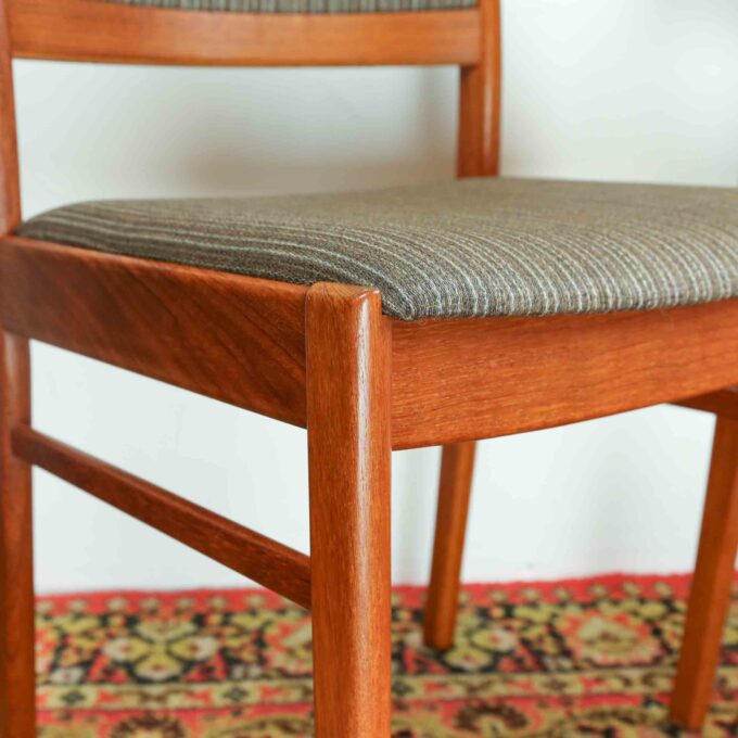 nagumuiste retro vintage mööbel taaskasutus tiigipuust skandinaavia toolid NC Industrier Valdemarsvik